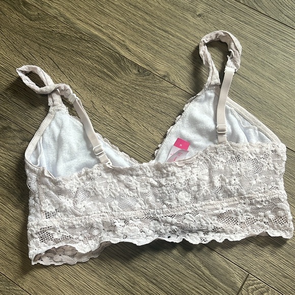 White lace bra - Picture 2 of 3